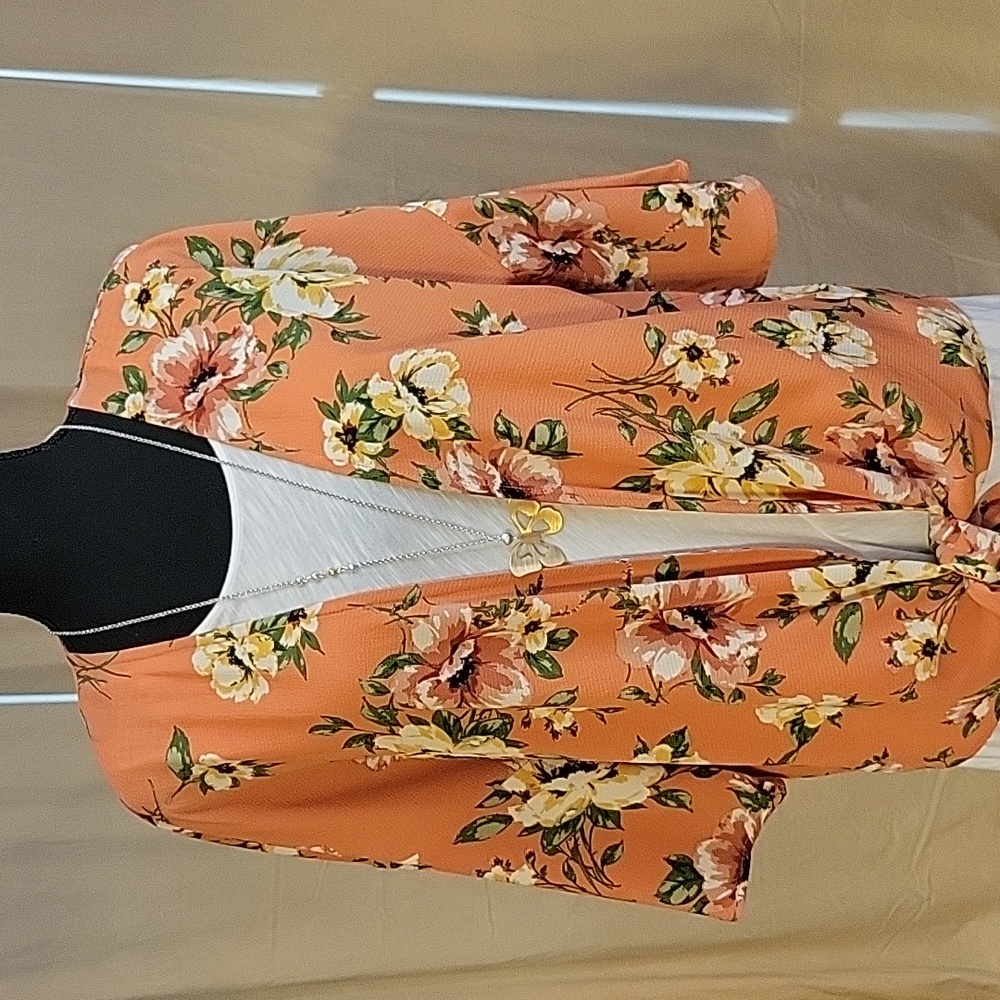 Charming Charlies Floral Wrap Size Small - Picture 2 of 7